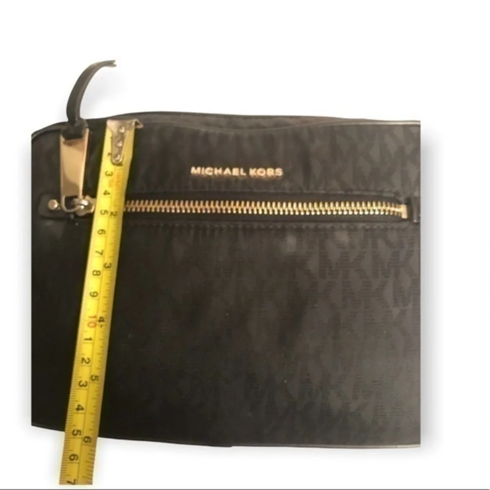 Michael kors signature mk messenger crossbody bag